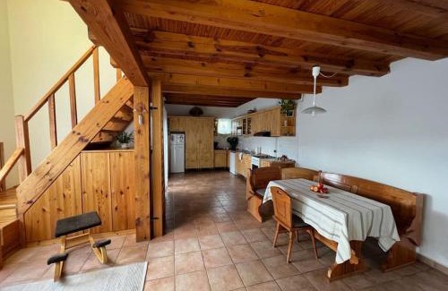 Gencsapati Apartment | Pet-Friendly Retreat at Green Garden Apartman