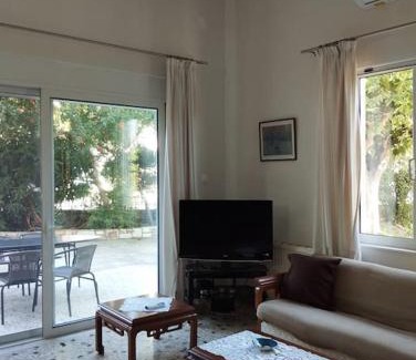 Vitala House | Mountain View Green Garden Apartment - Family & Pet Friendly