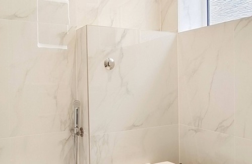Hillingdon House | Relax at Green Garden in Northwood with Spa & Hot Tub