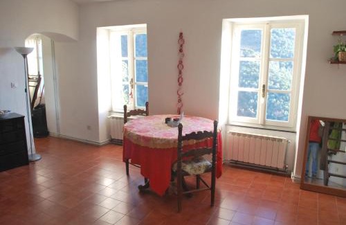 Lavaggiorosso Apartment | Pet-Friendly Retreat at Green Gate to 5Terre - Rated 9/10