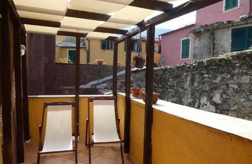 Lavaggiorosso Apartment | Pet-Friendly Retreat at Green Gate to 5Terre - Rated 9/10