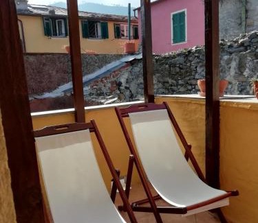 Lavaggiorosso Apartment | Pet-Friendly Retreat at Green Gate to 5Terre - Rated 9/10