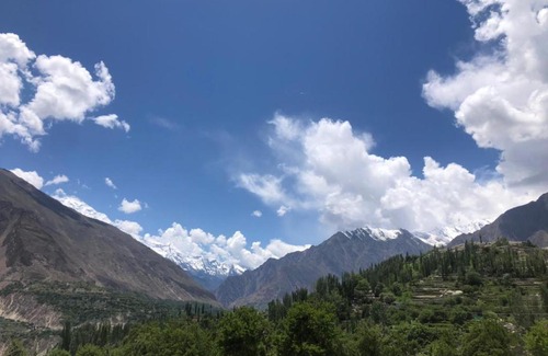 Karimabad House | Cozy Green Guest House Altit Hunza - Family-Friendly Stay
