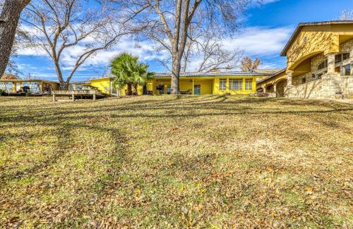 Kingsland House | Relaxing Green Harbor Lake House with Private Beach Access