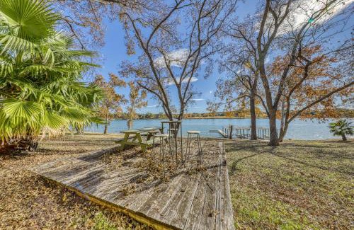 Kingsland House | Relaxing Green Harbor Lake House with Private Beach Access