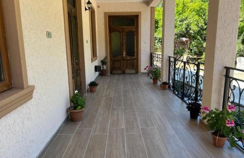 Mtsvane Kontskhi House | Exceptional Green Hause Marina: Family-Friendly with Hot Tub