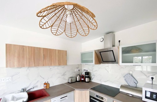 Panazol House | Green Haven T2: Family-Friendly Retreat with Garden Access