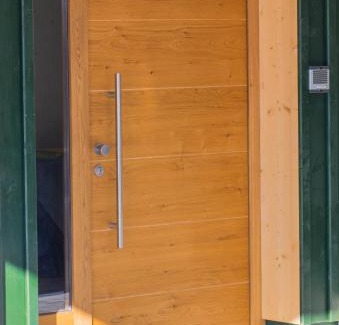 Kitzbuehel House | Idyllic Green Home - Sunny Chalet in the Alps, Pet Friendly