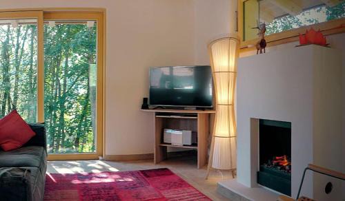 Kitzbuehel House | Idyllic Green Home - Sunny Chalet in the Alps, Pet Friendly