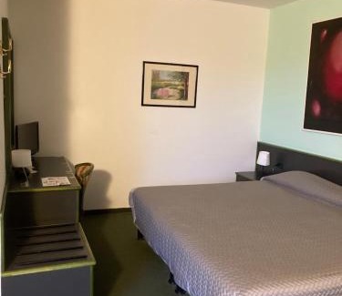 Poviglio Hotel | Eco-Friendly Green Hotel with Pet and Child Amenities