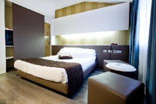 Corgeno Hotel | Pet-Friendly Green Hotel Motel with Breakfast & Dining