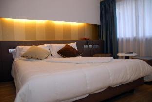 Corgeno Hotel | Pet-Friendly Green Hotel Motel with Breakfast & Dining