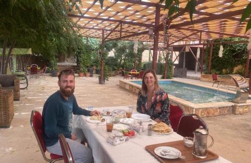 Jordan Cabin | Pet-Friendly Green House with Pool & Dining Options
