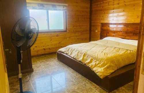 Jordan Cabin | Pet-Friendly Green House with Pool & Dining Options