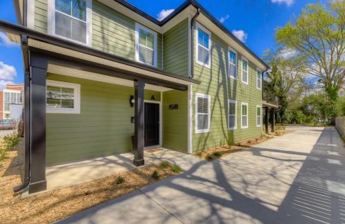 Columbia Apartment | Discover Green House at Township - Unit B, a 4-Star Retreat