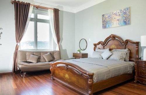 Da Lat Apartment | Inviting Green House: Family-Friendly with Private Kitchen