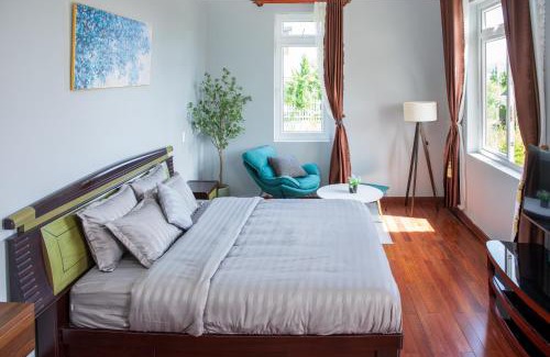 Da Lat Apartment | Inviting Green House: Family-Friendly with Private Kitchen