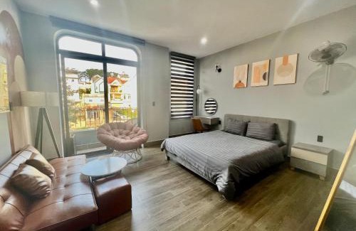 Da Lat Apartment | Inviting Green House: Family-Friendly with Private Kitchen