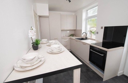 Hull House | Green House, Free Parking, Garden