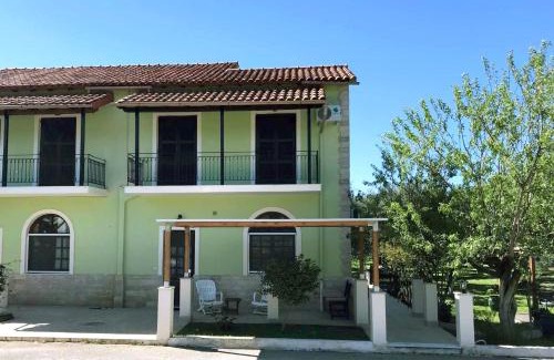 Sfakera Apartment | Green House: Pet-Friendly Stay with Cozy Amenities