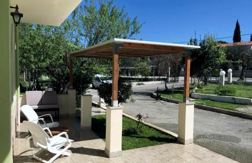 Sfakera House | Pet-Friendly Green House: Family-Friendly Getaway Awaits