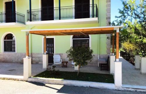 Sfakera House | Pet-Friendly Green House: Family-Friendly Getaway Awaits