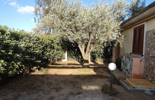 Maddalenedda Villa | Green House: Relaxing Cottage with Ocean Views Near Cagliari