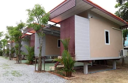 Lan Sak Hotel | Relax at Green House Resort Praduyuen with Family-Friendly Amenities