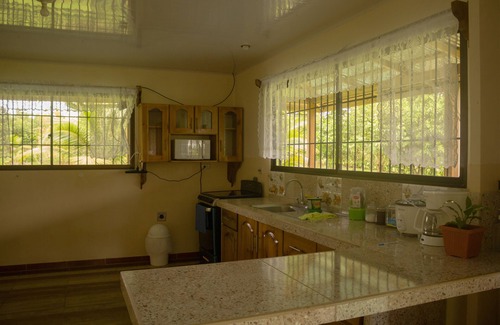 Canton Guatuso House | Family-Friendly Green House Near Río Celeste Awaits You