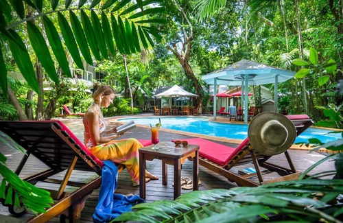 Green Island Resort | Experience Green Island Resort: Poolside Oceanfront Retreat