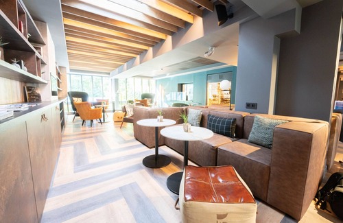 Valence Hotel | Relax at Novotel Valence Sud with Pool & Spa Amenities