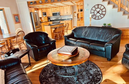 Spicer House | Experience Green Lake Escape: Pool & Lake View Retreat
