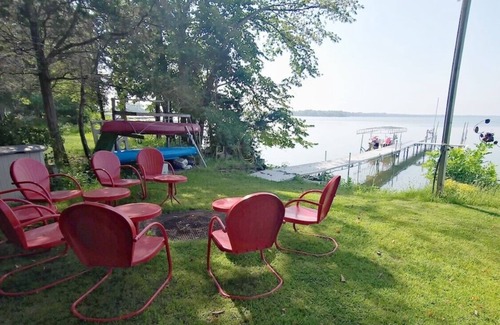Spicer House | Experience Green Lake Escape: Pool & Lake View Retreat