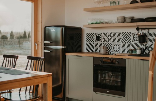 Wiartel Cottage | Relaxing Green Lake Front House with Ocean Views & Spa