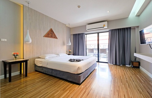 Chang Phueak Hotel | Affordable Green Lake Resort with Pool and Family Amenities
