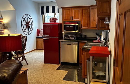 Spicer Condo | Green Lake Suite: 2 BR with Direct Lake Access & Amenities