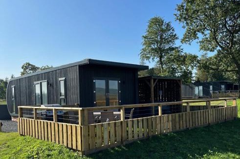 Penicuik House | Green Law: Perfect for Families and Furry Friends