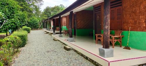 Batang Serangan Cabin | Pet-Friendly Green Lodge Tangkahan with Oceanfront Views