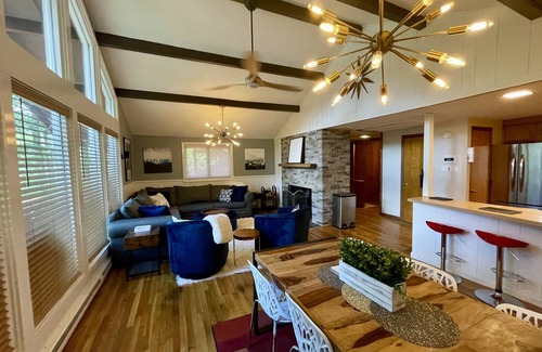 Londonderry Ski Chalet | Idyllic Green Mt Getaway: Family-Friendly with Great Amenities
