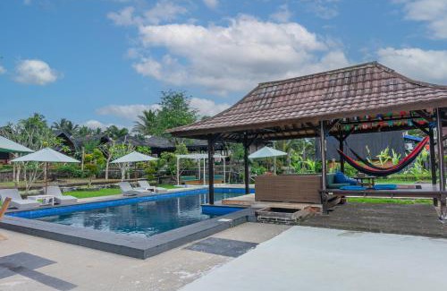 Tetebatu Hotel | Inviting Green Orry Inn: Oceanfront Pool & Family-Friendly