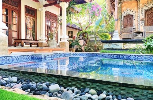 Sampalan House | Cozy Green Palace Homestay: Pet-Friendly & Family-Loved