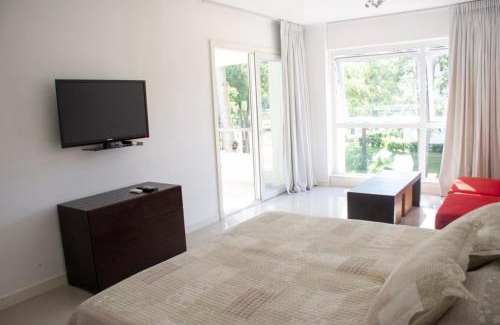 Solanas Apartment | Pet-Friendly Getaway at Green Park: Nature Awaits!