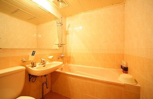 Sungin-dong House | Relax at Green Park House Dongmyo with Family-Friendly Amenities