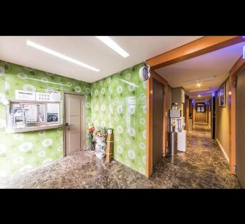 Sungin-dong House | Relax at Green Park House Dongmyo with Family-Friendly Amenities