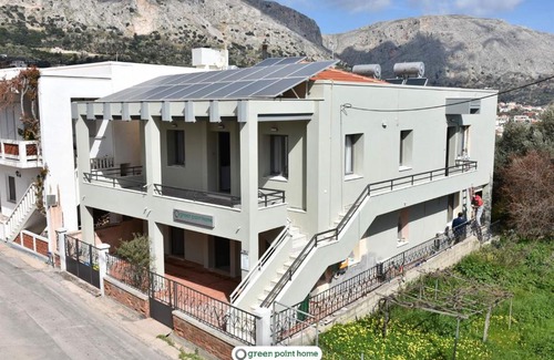Vrontados Apartment | Welcoming Green Point Home in Chios: Child-Friendly Stay