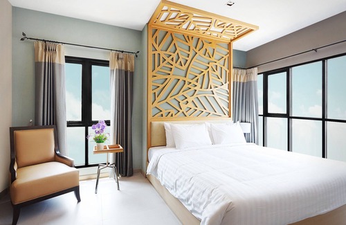 Ladprao Hotel | Discover Green Point Residence Hotel with Pool & Dining