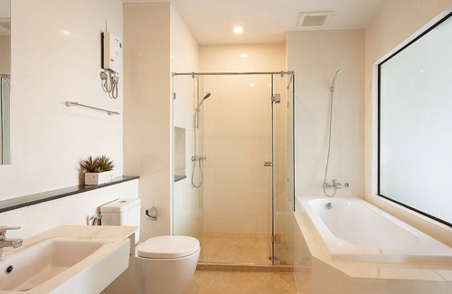 Ladprao Hotel | Discover Green Point Residence Hotel with Pool & Dining