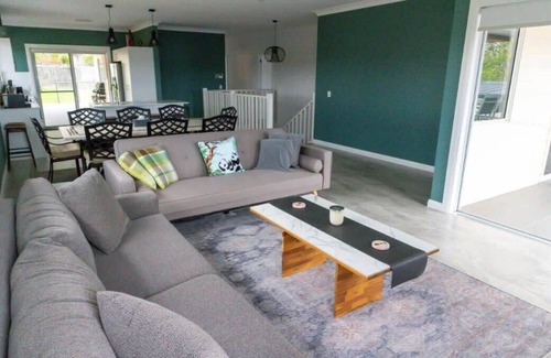 Green Point House | Relaxing Green Point Tranquillity with Ocean Views