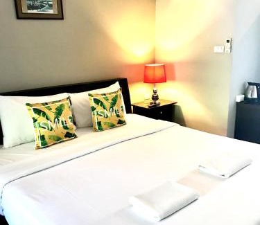 Plai Laem Hotel | Relax at The Green Plaza Hotel with Oceanfront Amenities