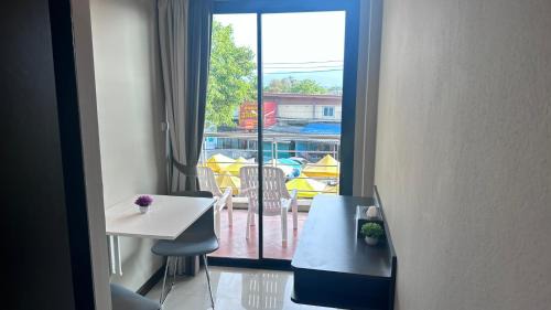 Plai Laem Hotel | Relax at The Green Plaza Hotel with Oceanfront Amenities